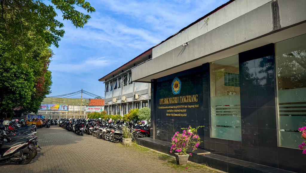 Halaman depan SMK Negeri 1 Tangerang